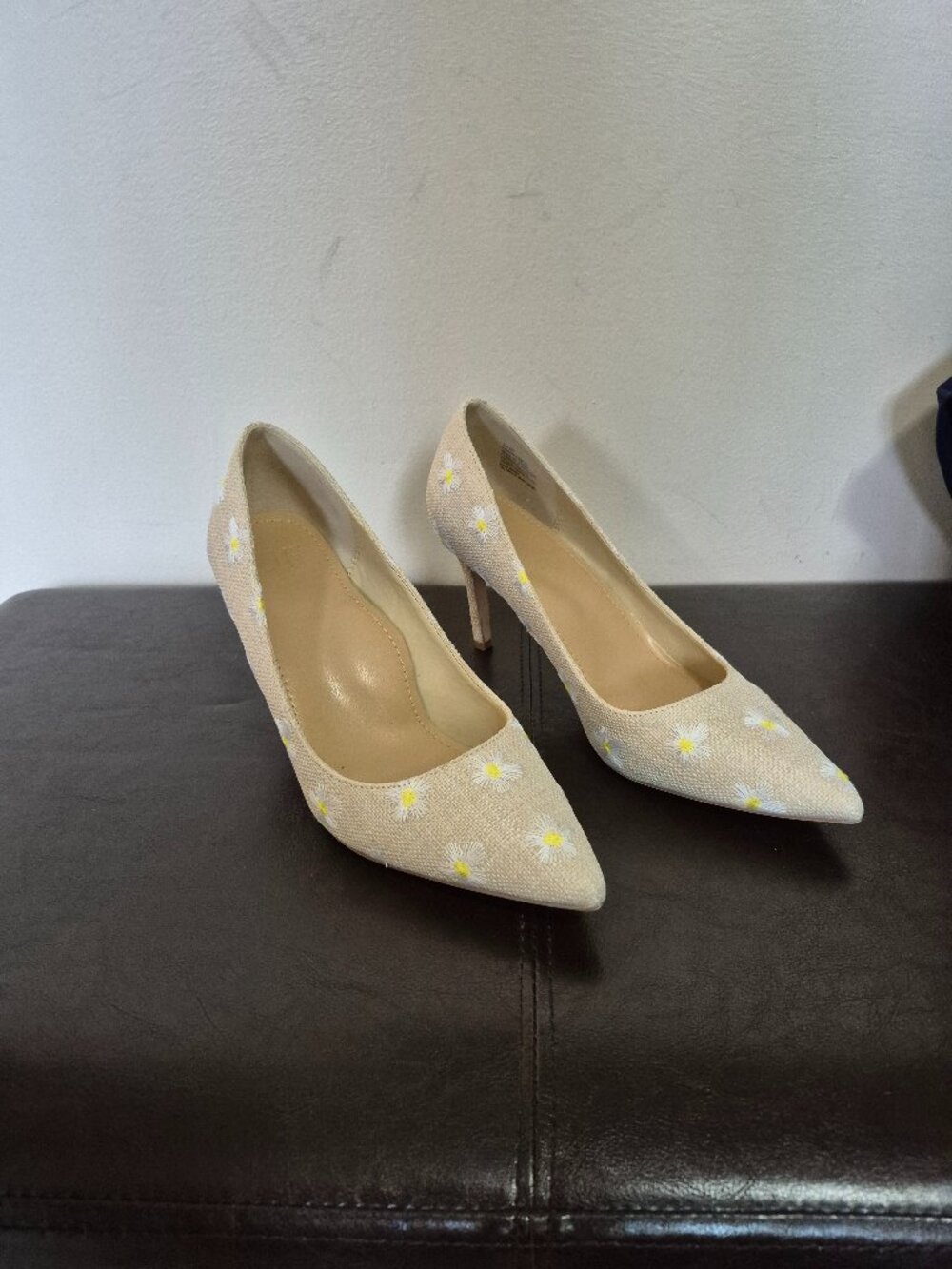Daisy Embroidered Pumps